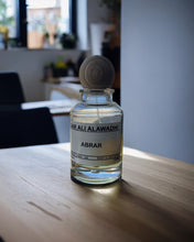 Load image into Gallery viewer, Abrar (Roses Vanille) - Women
