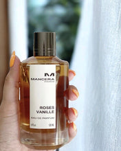 Load image into Gallery viewer, Abrar (Roses Vanille) - Women
