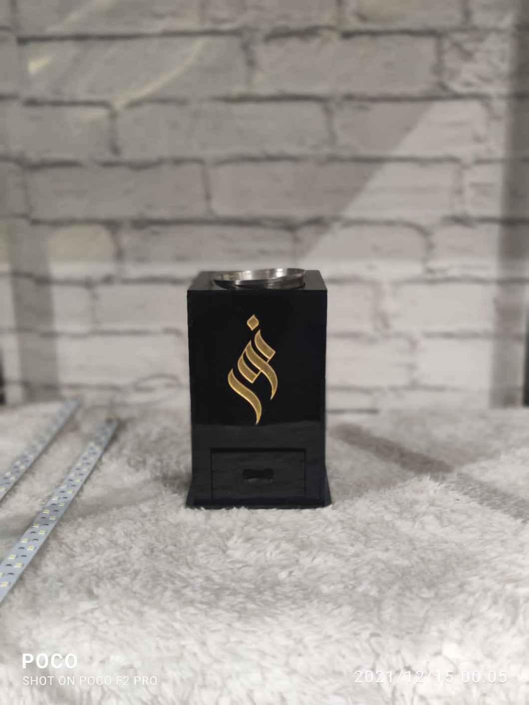 مدخن أسود مع  درج