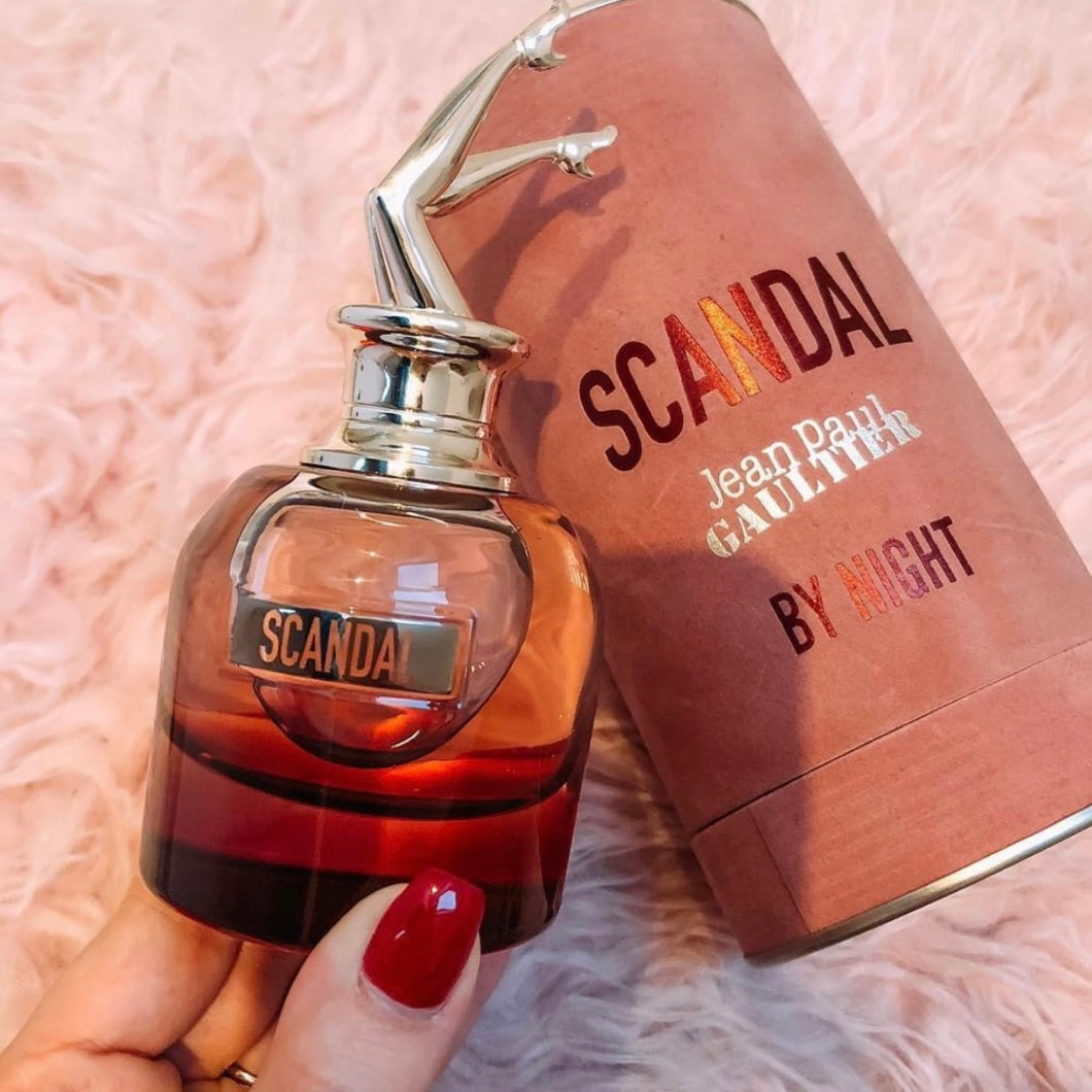 Scandal by night - Women